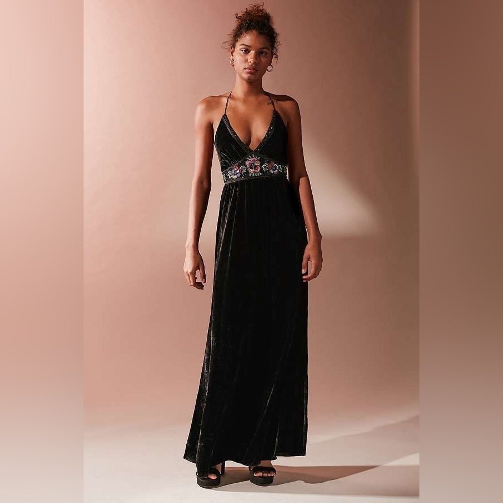 Urban Outfitters Dahlia Embroidered Beaded Velvet Maxi Dress Black NWT - Picture 1 of 9